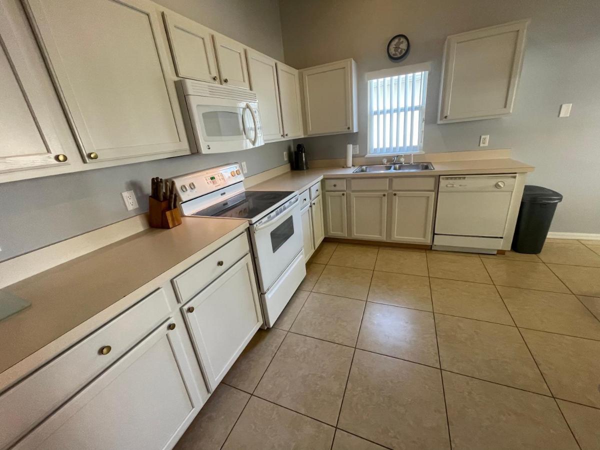 3 Bedroom Villa With Poolside Cinema And Games Room Close To Theme Parks Sleeps 6 Plus 2 Orlando Kültér fotó