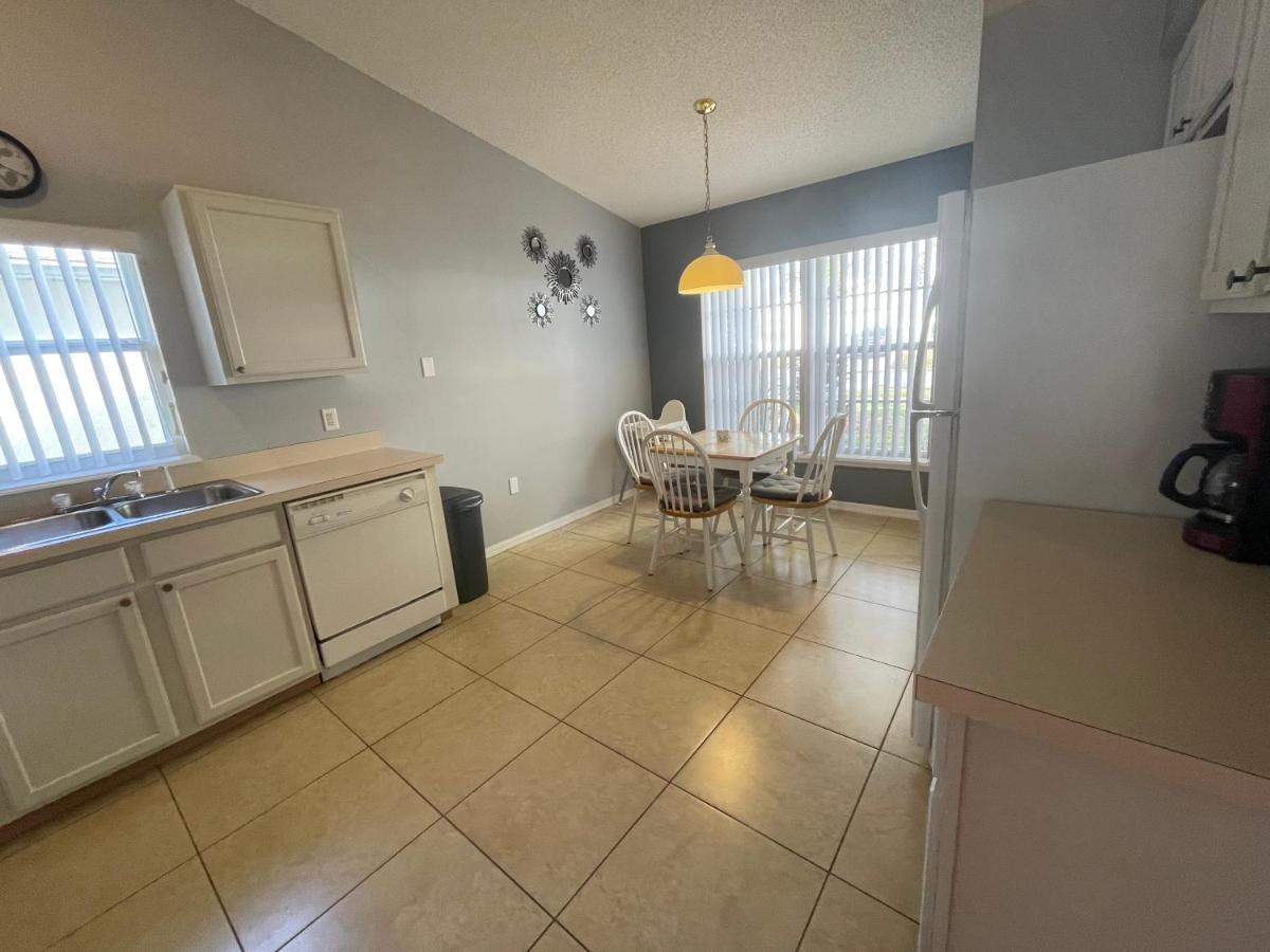 3 Bedroom Villa With Poolside Cinema And Games Room Close To Theme Parks Sleeps 6 Plus 2 Orlando Kültér fotó